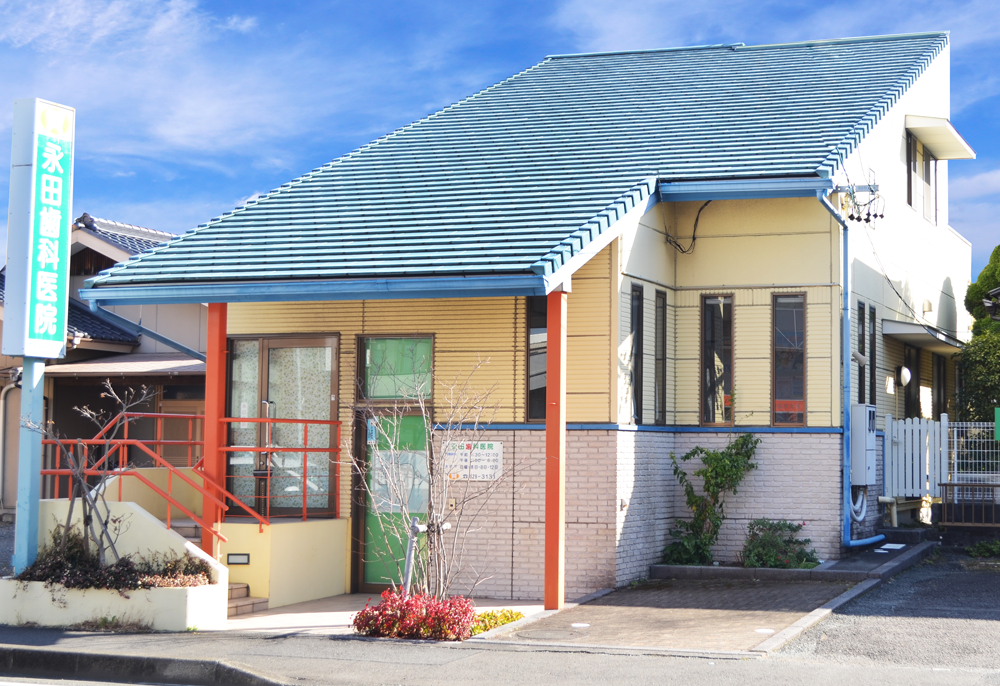 ①医院外観②医院入口③受付