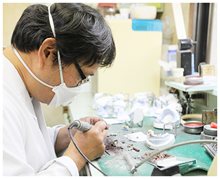 院内技工が可能なため すばやく正確な詰め物や被せ物を作成できます