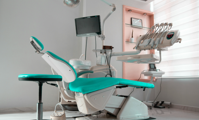 【寝屋川市駅から車で10分】歯周病と保存治療を軸にした吉川歯科医院