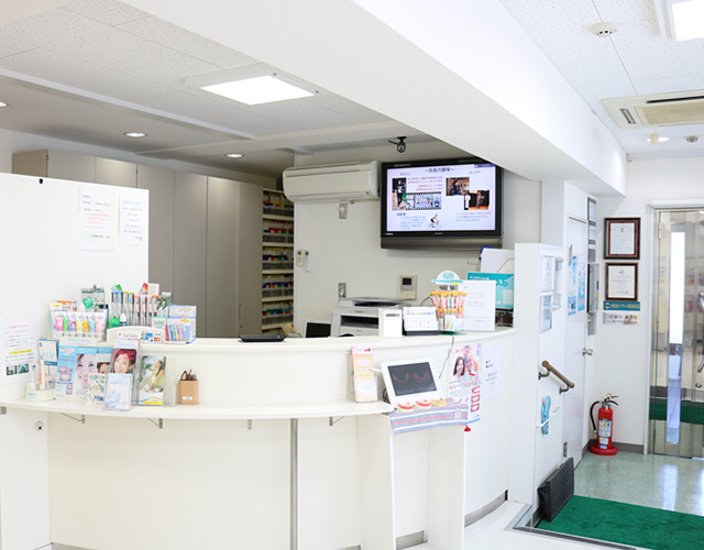 ①エントランス ②受付 ③待合室