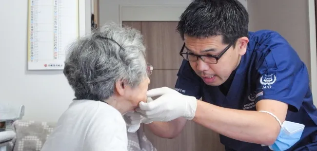 身体の不自由や高齢による通院困難な方に向けて、訪問歯科診療を実施しています
