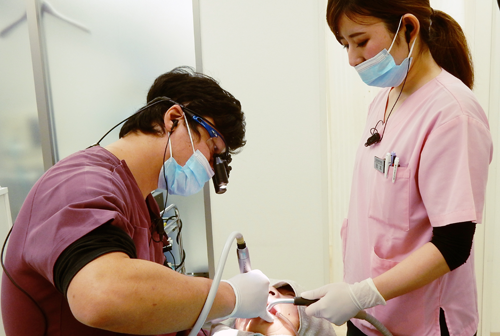 【甲南山手駅 徒歩3分】【院内技工所併設】高度な歯科治療や精密な補綴を提供する富塚歯科医院