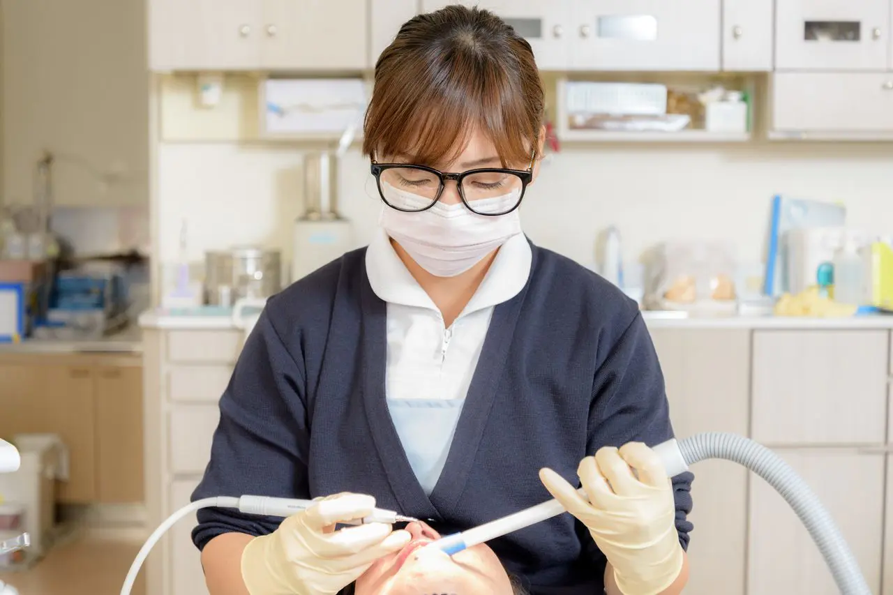 軽度から重度まで幅広い歯周病の症状に対して、段階的かつ丁寧な対応が実施されています