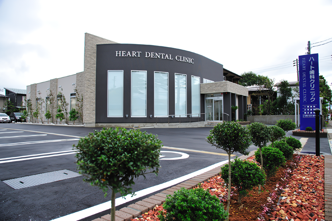 ①外観②受付③待合室