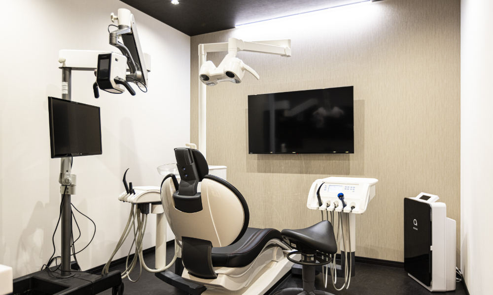 ①外観②診療室③治療風景