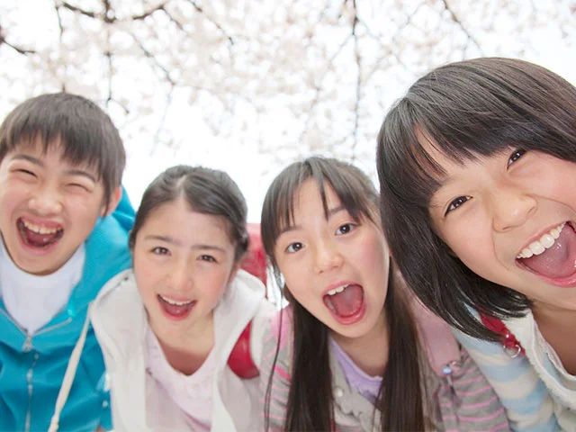 子どもの成長に合わせて顎の発育を整える矯正治療です