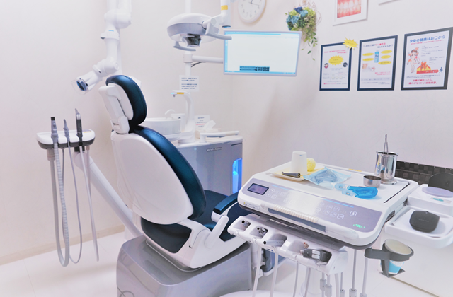 ①外観②待合室③診療室