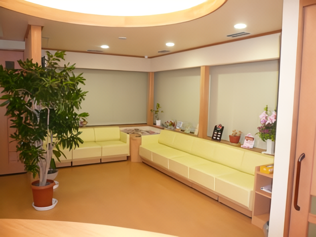 ①外観②受付③待合室