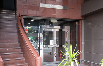 【堺筋本町駅から徒歩1分】【大阪大学歯学博士・日本補綴歯科学会所属】歯の保存と予防に注力する加登歯科医院