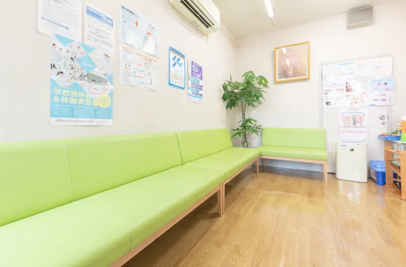 ①診療室 ②受付 ③待合室