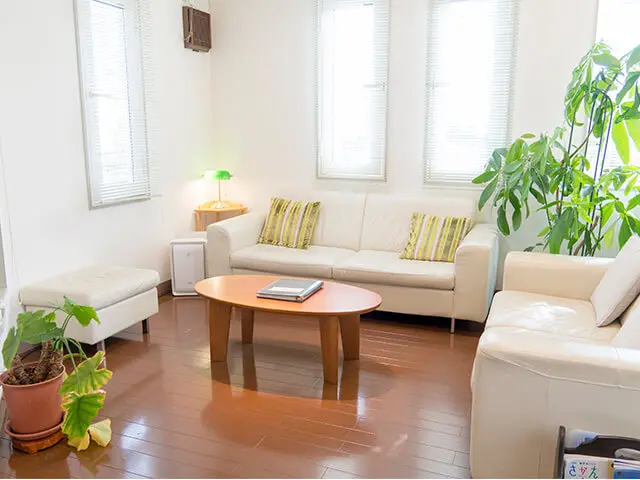 ①医院イメージ ②医院外観 ③待合室