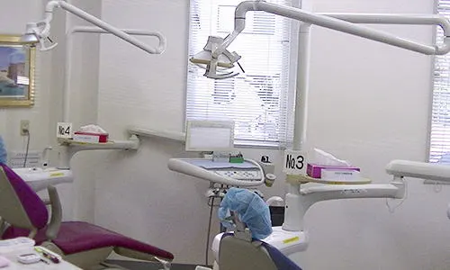 ①医院外観②診療室③待合室