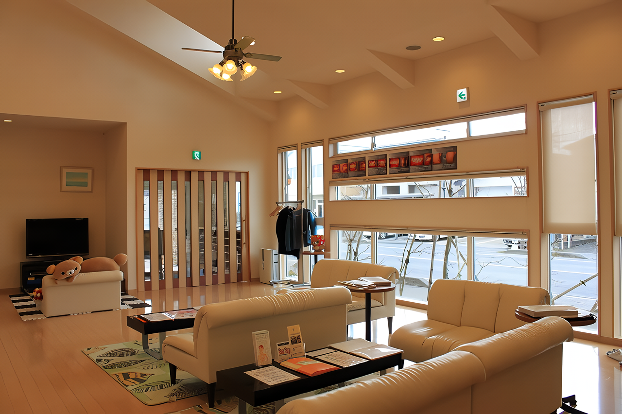 ①外観②待合室③診察室