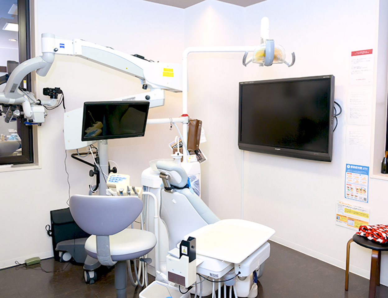 ①外観②受付③診察室