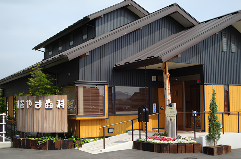 【三河上郷駅から徒歩14分】口腔外科専門医が在籍し予防診療にも力を入れるすぎやま歯科