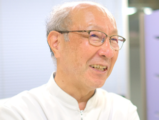 院長の贄川 勝吉