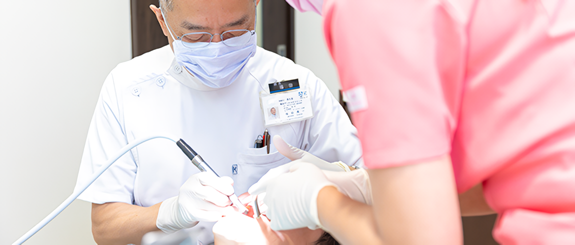 ①診療風景②入口③診療スペース