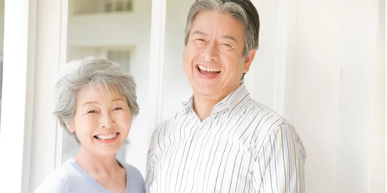 自分の歯のように噛めるようになり、天然歯に匹敵する機能が得られます