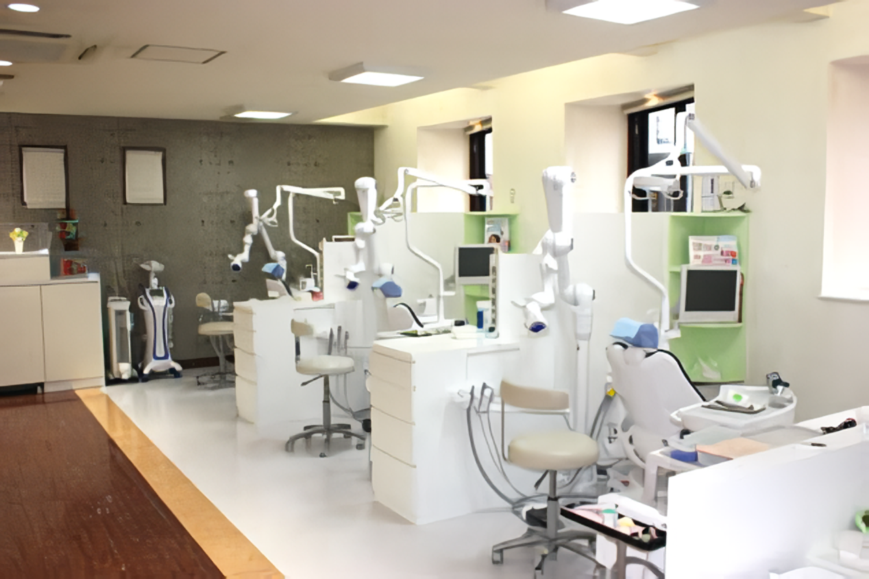 ①医院外観②待合室③診療室