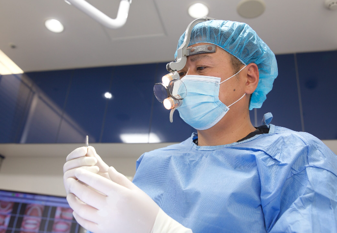 インプラント専門医が、丁寧なカウンセリングからアフターケアまで対応します