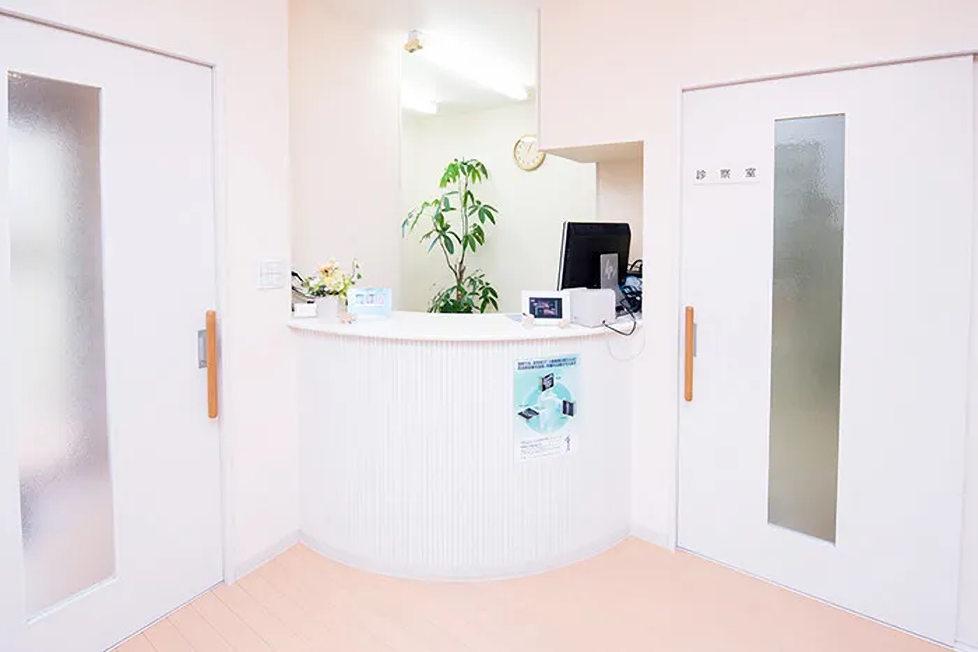 明るく清潔な院内