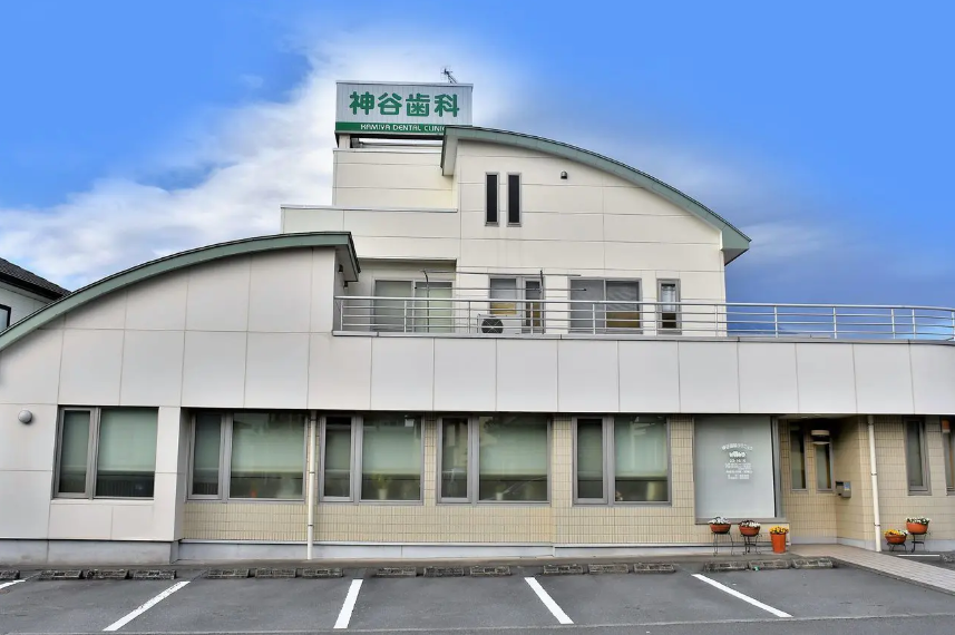 ①医院外観②待合室③キッズスペース