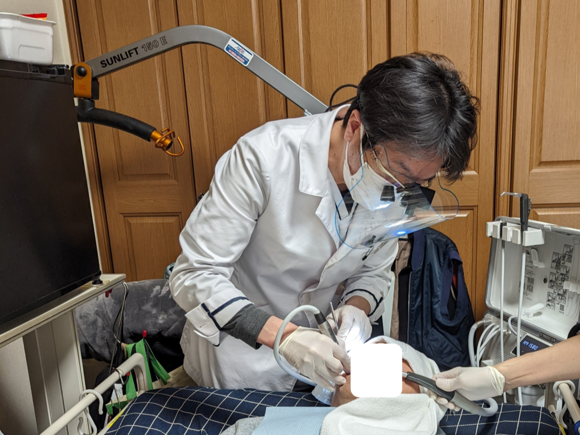 虫歯や歯周病の治療だけでなく、入れ歯の調整、クリーニング、口腔ケア、摂食嚥下リハビリテーションまで幅広く対応することが可能です