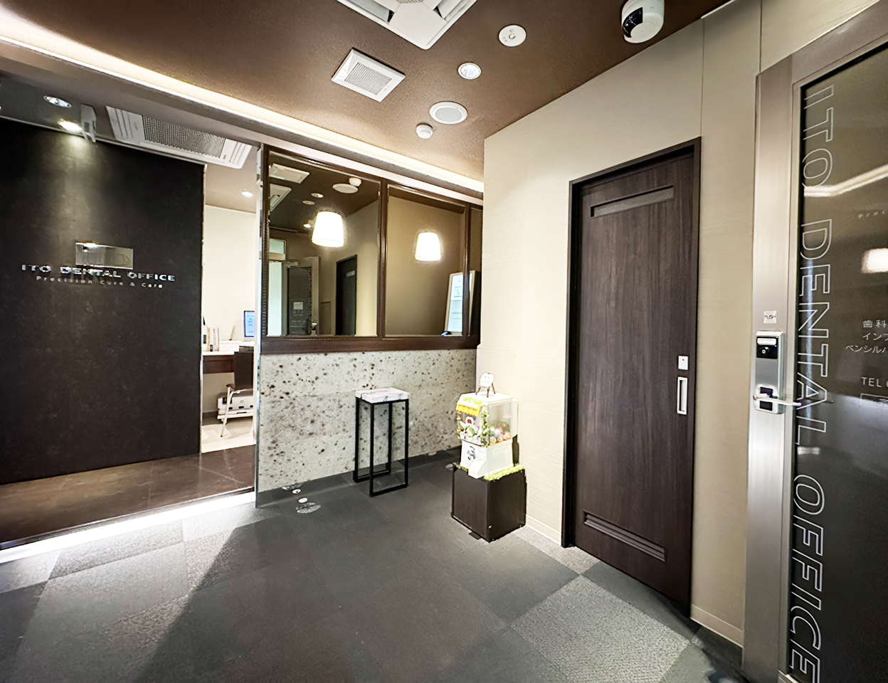 ①外観②受付③診察室