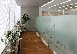 痛みや不安に配慮した診療で、お子様も笑顔に