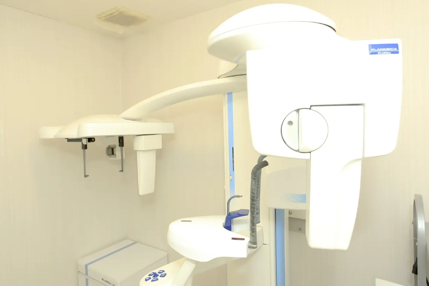 経験と設備の両輪で支える、信頼のインプラント治療