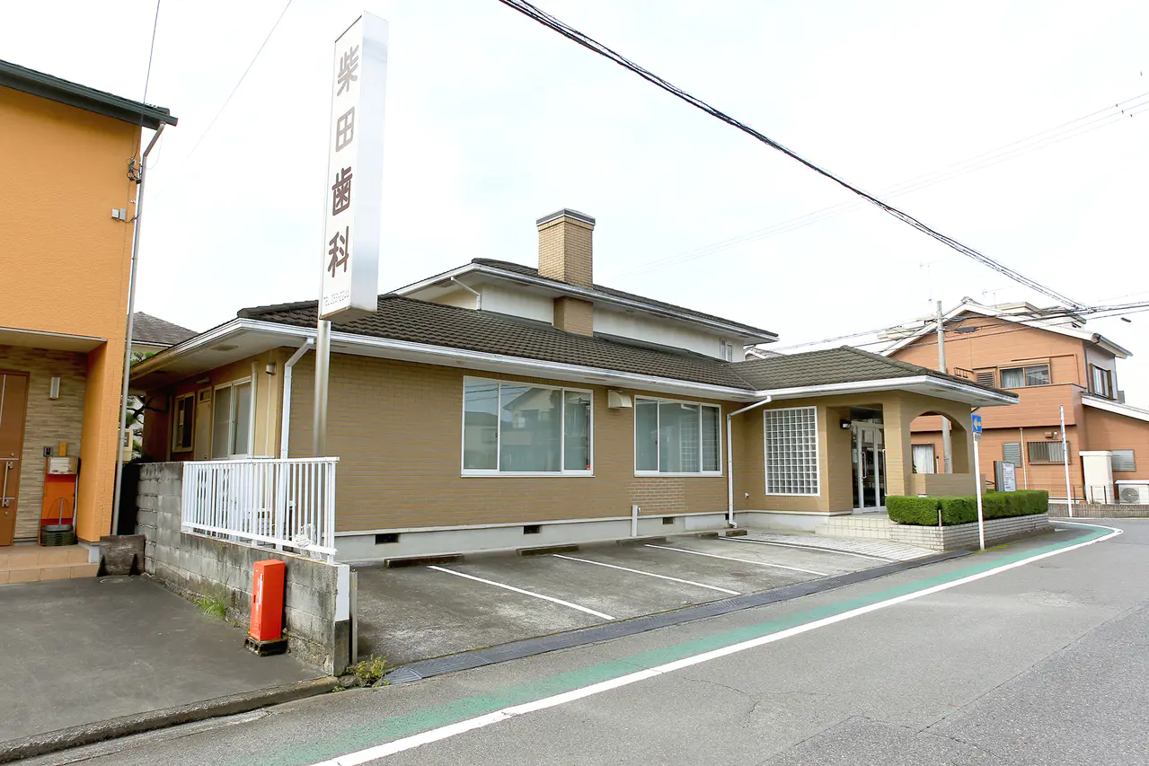 ①医院外観②診療台③駐車場