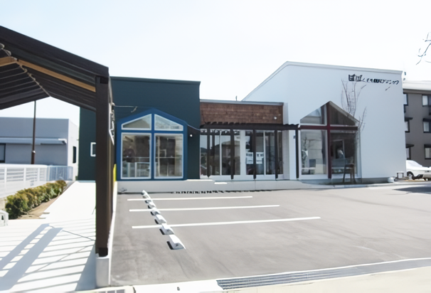 ①外観②診察室③トレーニングコーナー