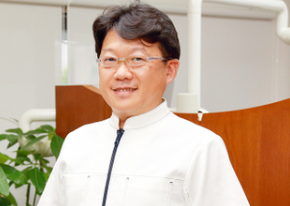院長の設楽 幸治
