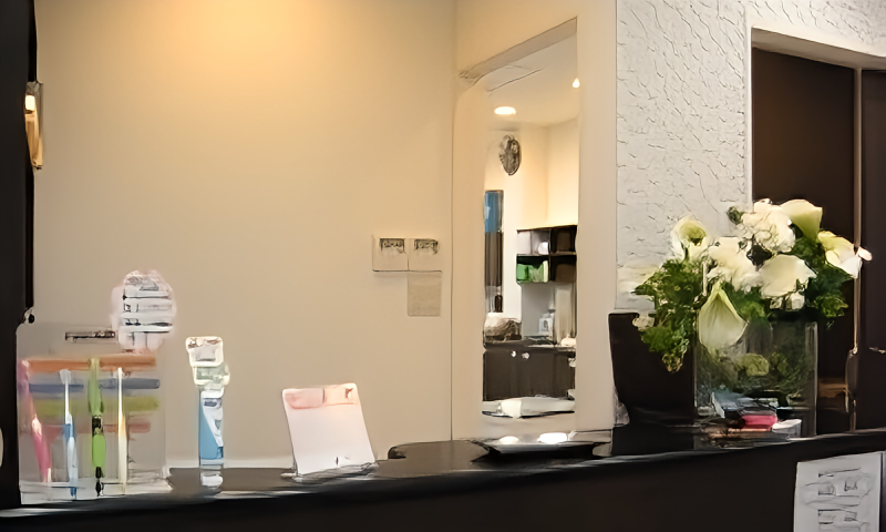 ①受付②治療室③医療機器