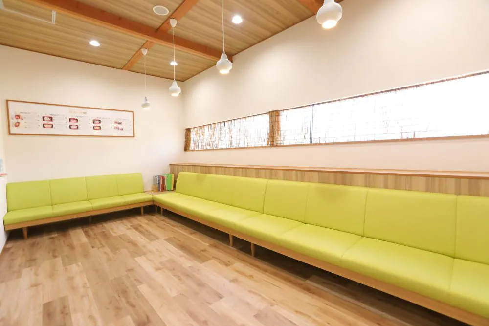 ①医院外観②診療室③待合室