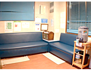 ①診療室②待合室③受付