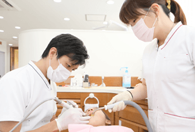 歯科衛生士による丁寧なクリーニングとセルフケア指導が受けられます
