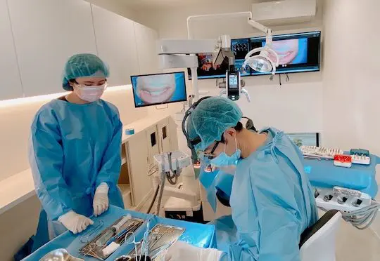 歯を失った患者様に対してインプラント治療を提供しています