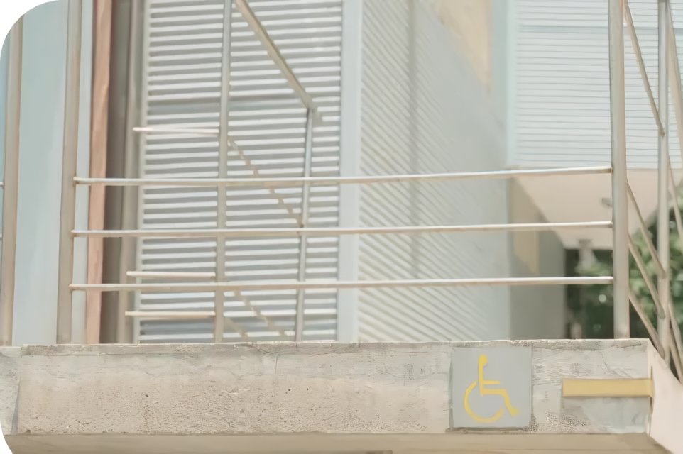 駐車場完備・バリアフリー設計で利用しやすい環境です