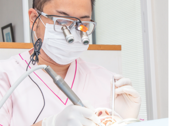 歯を長く健康に保つことを目標に、自然な笑顔を守る診療を行っています