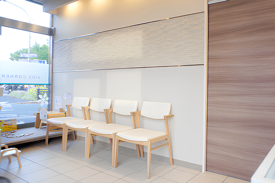 ①受付②待合室③診療台