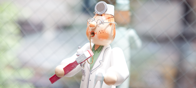 矯正治療中でも清潔で健康な口腔環境を維持するため、フッ素入り歯磨き剤や専用ブラシの使用方法についても詳しくご案内しています