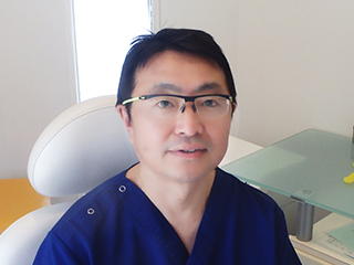 ①医院外観②院長③待合室