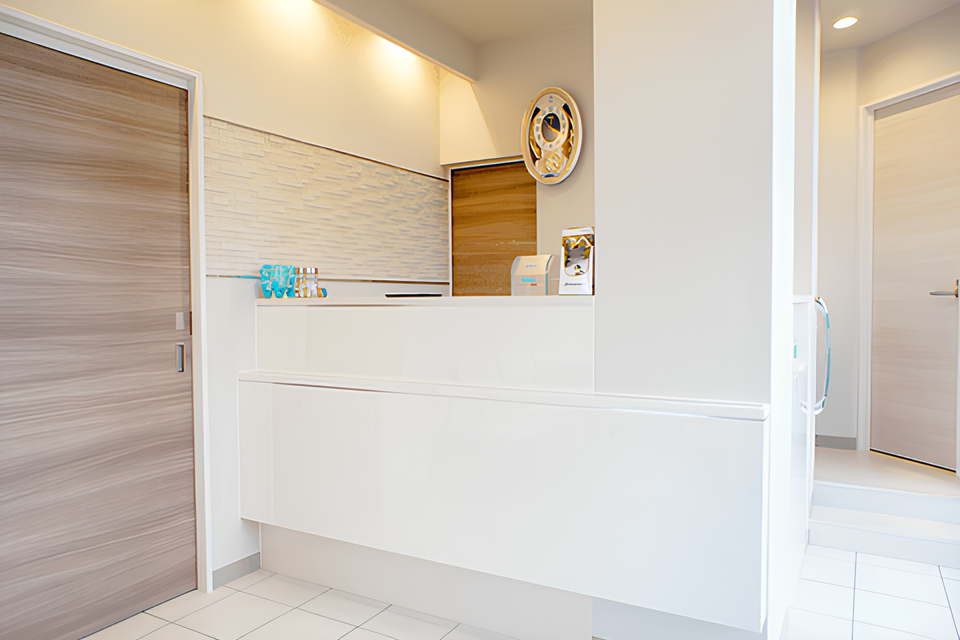 ①受付②待合室③診療台