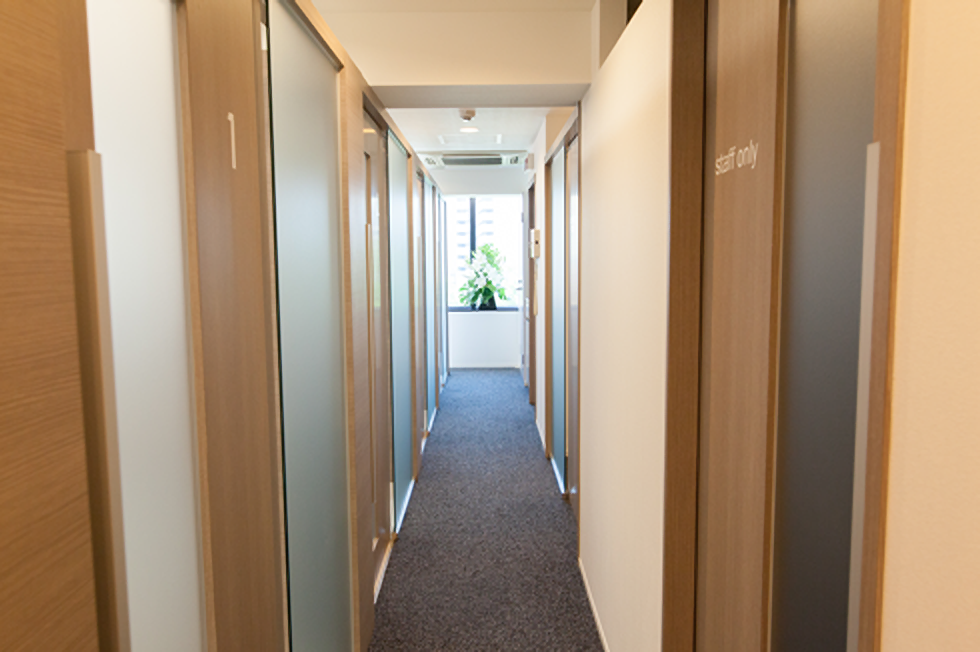 清潔でリラックスできる院内