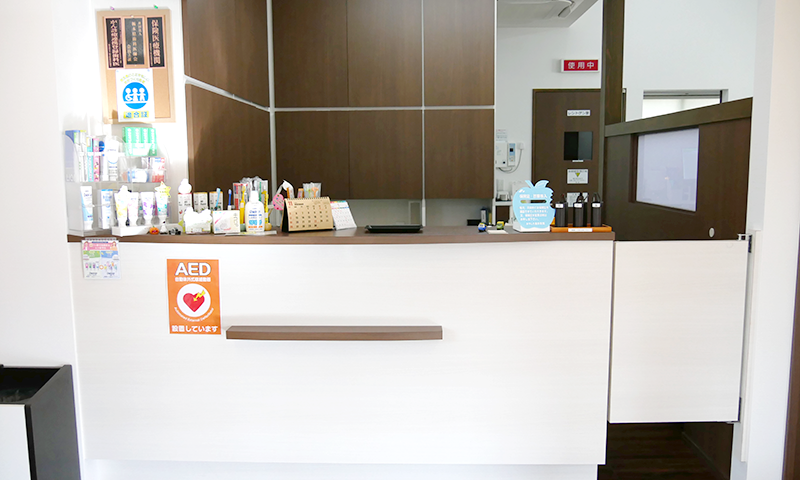 ①医院外観②受付③待合室