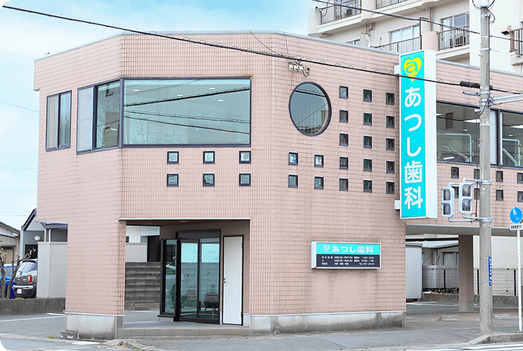 ①医院外観②電動注射器③診療の様子