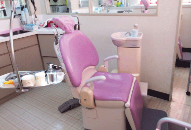 ①医院外観②受付③診療室