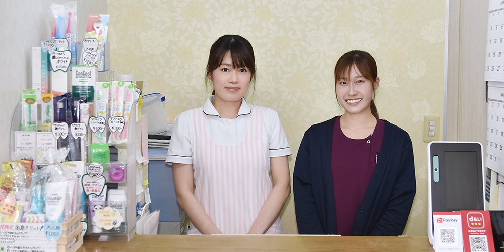 ①クリニック外観②駐車場③受付