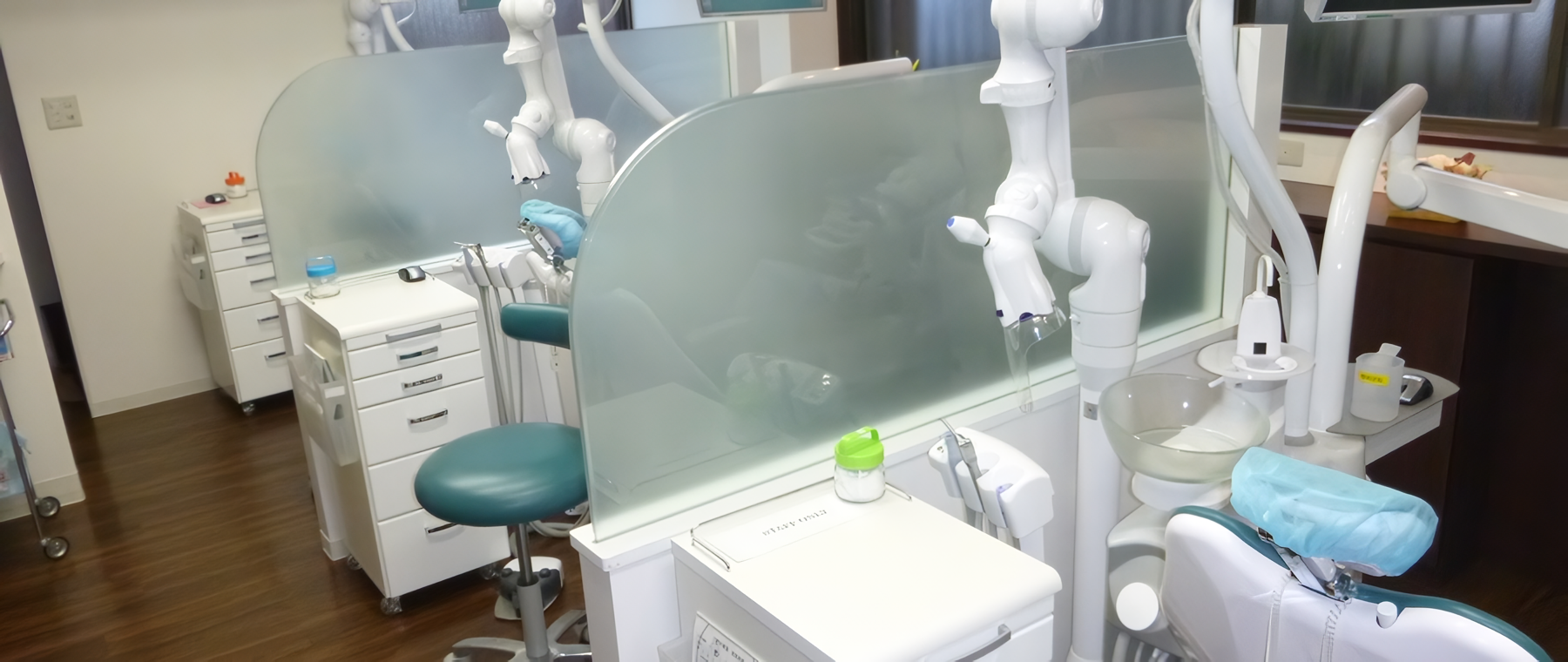 ①外観②待合室③診察室